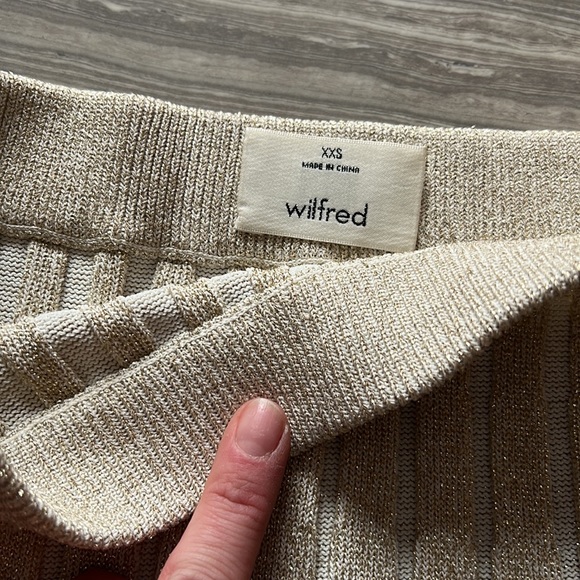 Like new 💖 Aritzia Wilfred XXS/XS Accordion Pleated Tinsel Knit Gold Midi Skirt - Picture 3 of 8